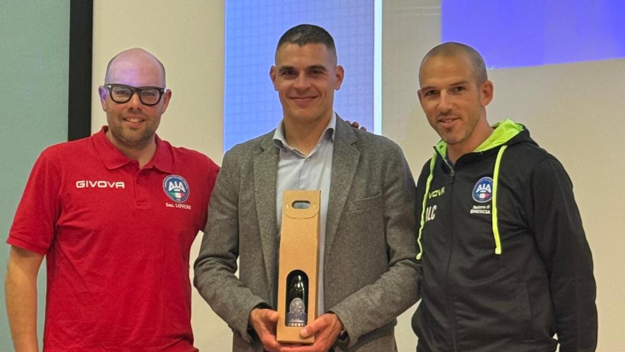 Le sezioni AIA di Brescia e Lovere incontrano l'arbitro internazionale Simone Sozza