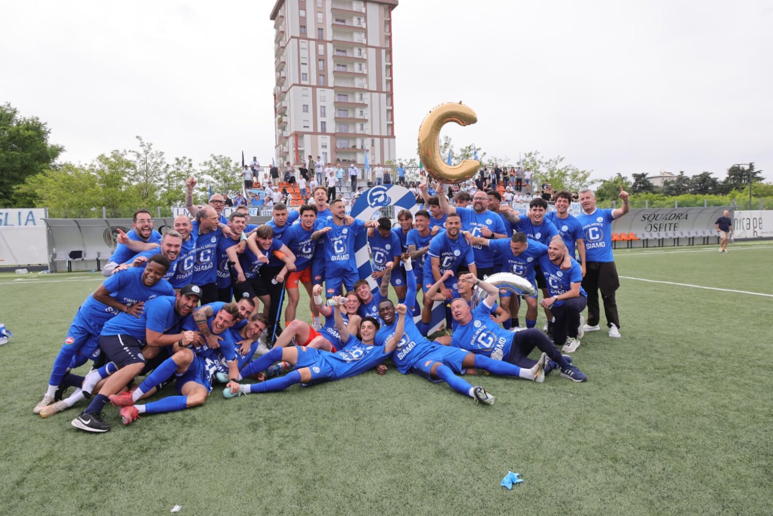 I festeggiamenti del Desenzano per la Serie C